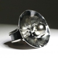 Black Pearl Dish Ring