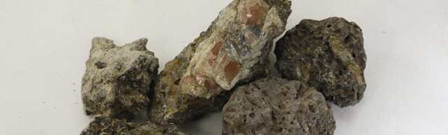 Chunks of sunstone matrix